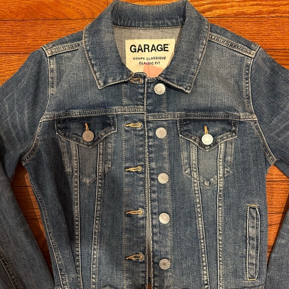 Women’s Garage Cropped Jean Jacket - Picture 4 of 4